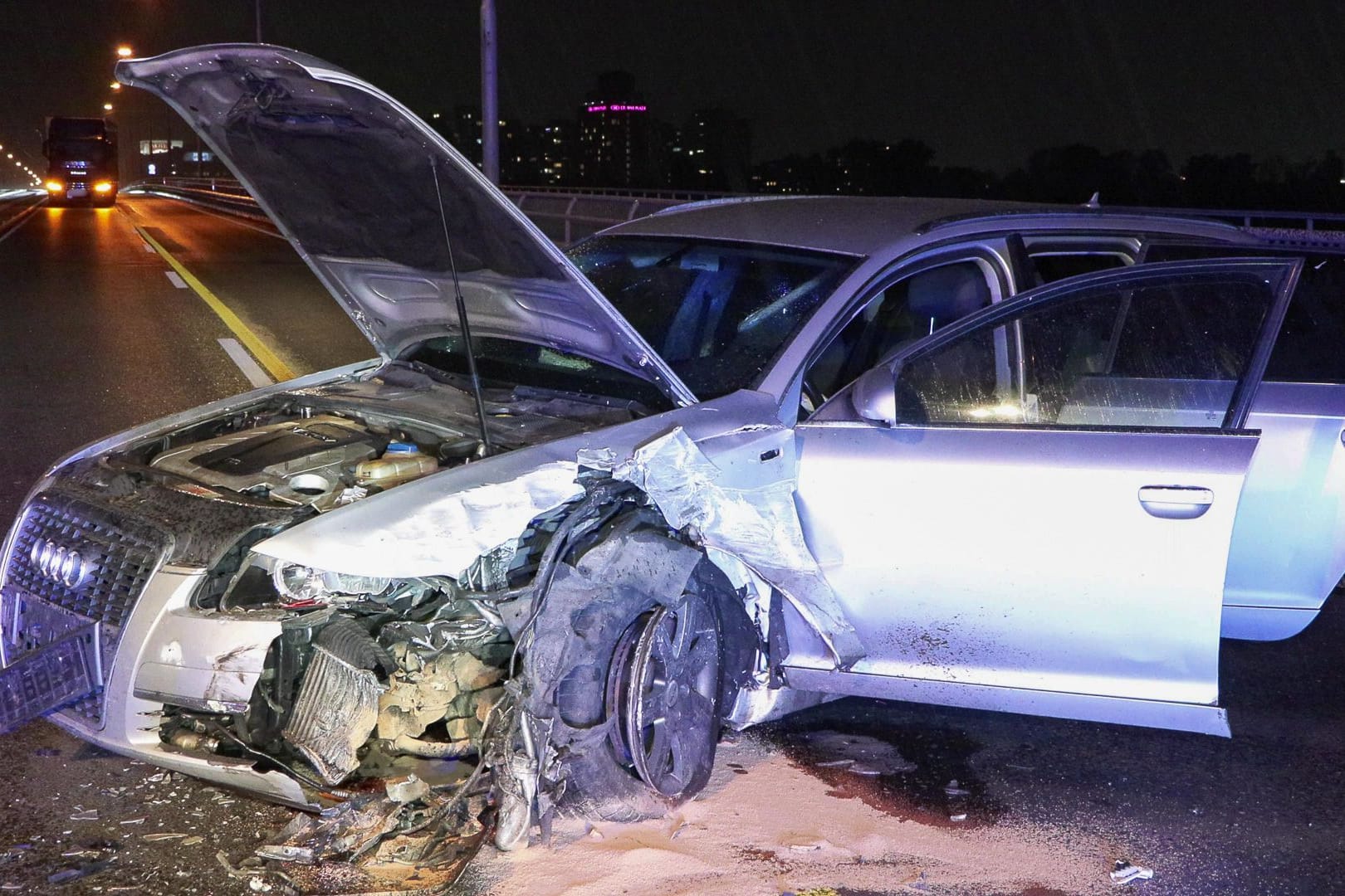 Schwerer Unfall auf der Josef-Kardinal-Frings-Brücke: Kollision