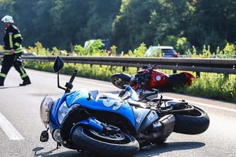 Unglücks-Bike auf der A45: Der Auffahrunfall ereignete sich der Auffahrunfall innerhalb einer Gruppe von sieben Motorradfahrern.