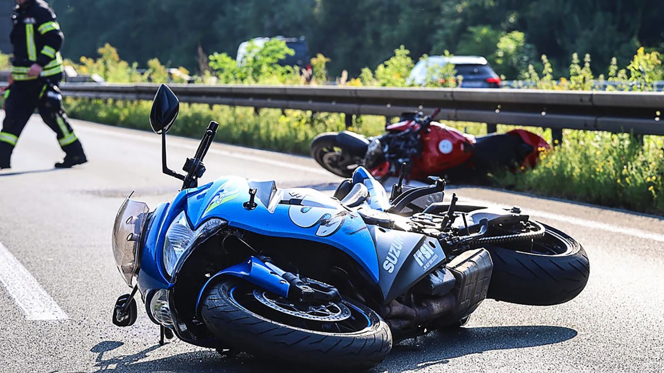 Unglücks-Bike auf der A45: Der Auffahrunfall ereignete sich der Auffahrunfall innerhalb einer Gruppe von sieben Motorradfahrern.