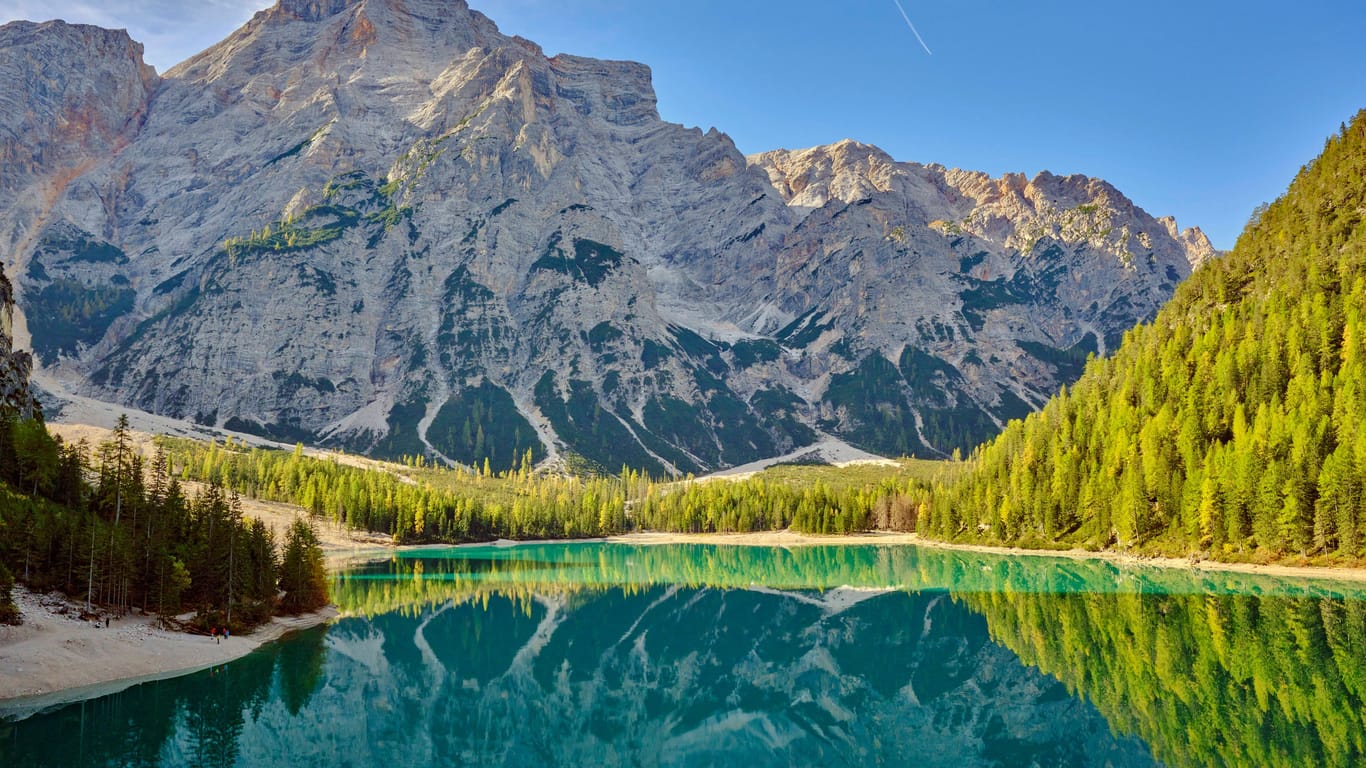 Pragser Wildsee am Morgen in Italien, Südtirol.