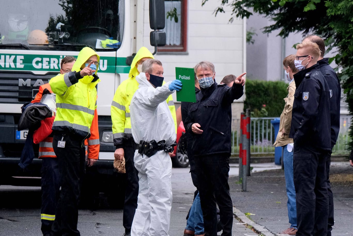 Einsatz während Corona (Archivbild): Die Polizei riegelte illegalerweise einen gesamten Gebäudekomplex ab.