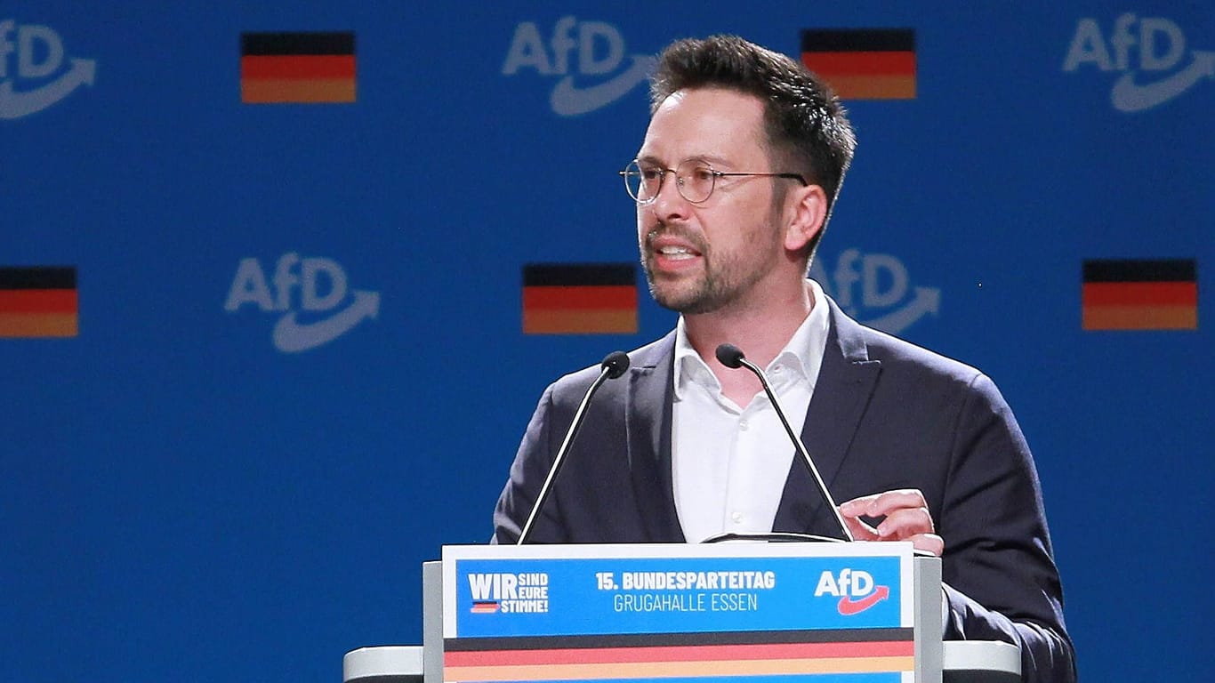 Dennis Hohloch: Er ist Parlamentarischer Geschäftsführer der AfD-Fraktion.