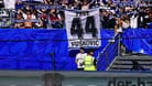 "Free Vušković": Die HSV-Fans halten weiterhin zu dem noch bis 2026 gesperrten Innenverteidiger.