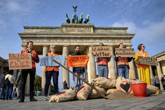 Aktion der Letzten Generation vor dem Brandenburger Tor