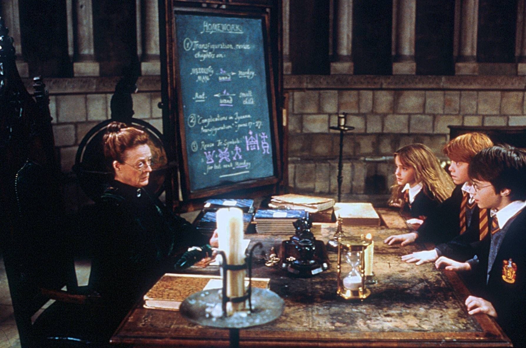 Daniel Radcliffe, Rupert Grint und Emma Watson (v.r.) arbeiteten jahrelang mit Maggie Smith zusammen.