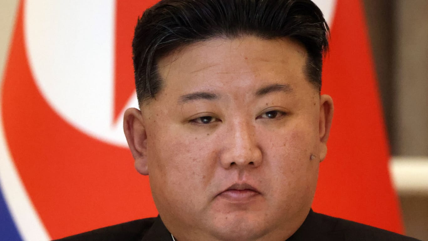 Nordkoreas Diktator Kim Jong Un bei einer Pressekonferenz (Archivbild).