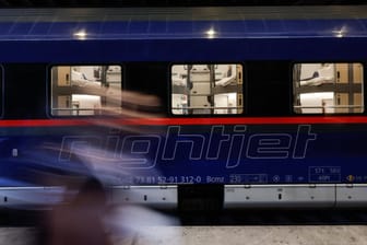 Ein Nightjet der österreichischen Bahn (Archivbild): 300 Fahrgäste mussten betreut werden.