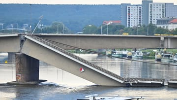 Die Dresdner Carolabrücke ist zum Teil in die Elbe gestürzt.