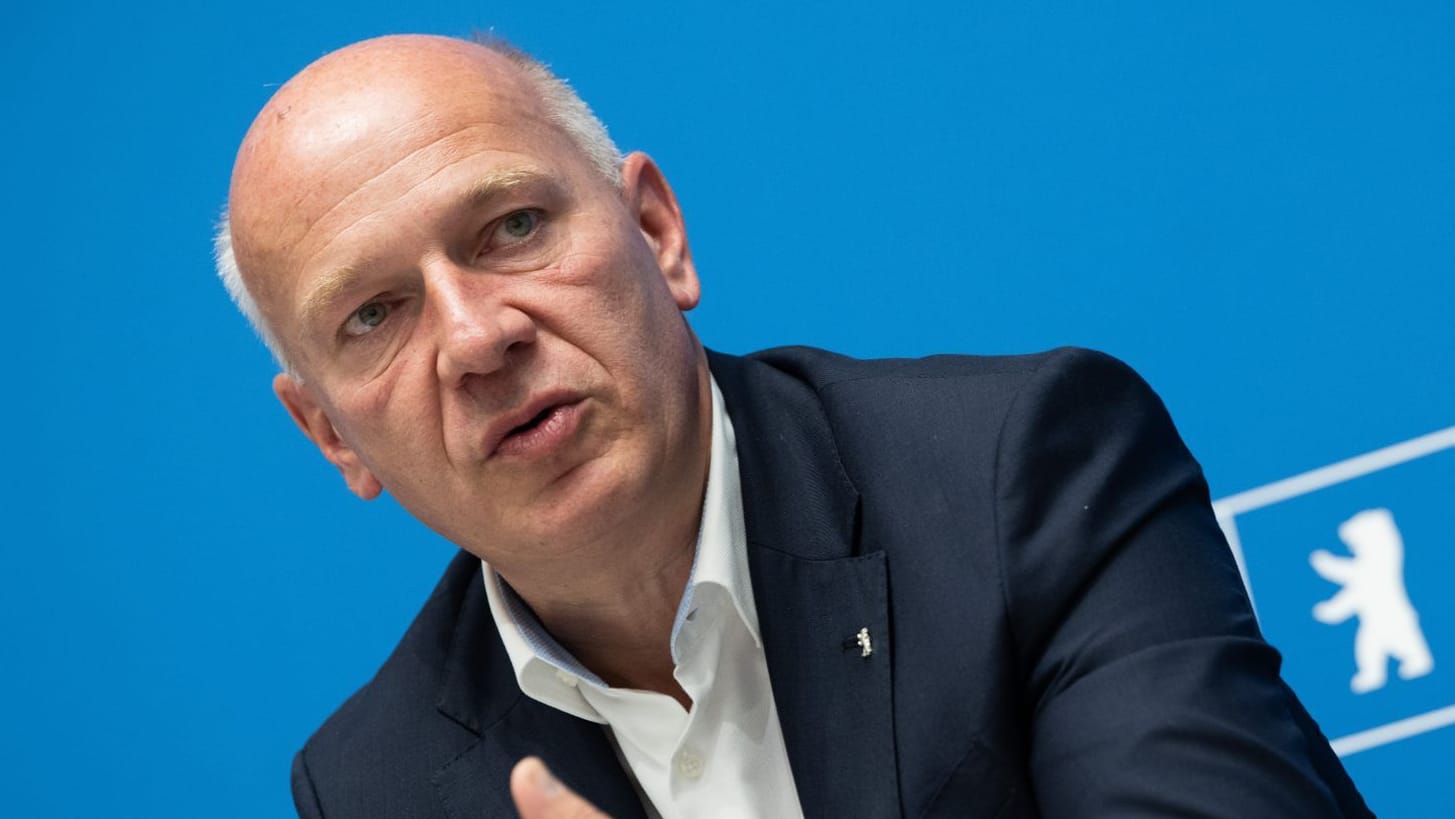 Kai Wegner (CDU während seiner Sommerpressekonferenz im Roten Rathaus (Archivfoto).