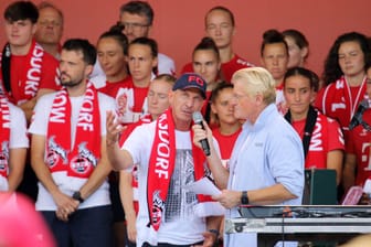 Gerhard Struber im Gespräch mit Stadionsprecher Michael Trippel auf dem FC-Sommerfest.