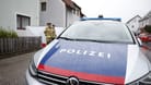 Kindberg: Polizeibeamte und Feuerwehrleute sind am Tatort im Einsatz.