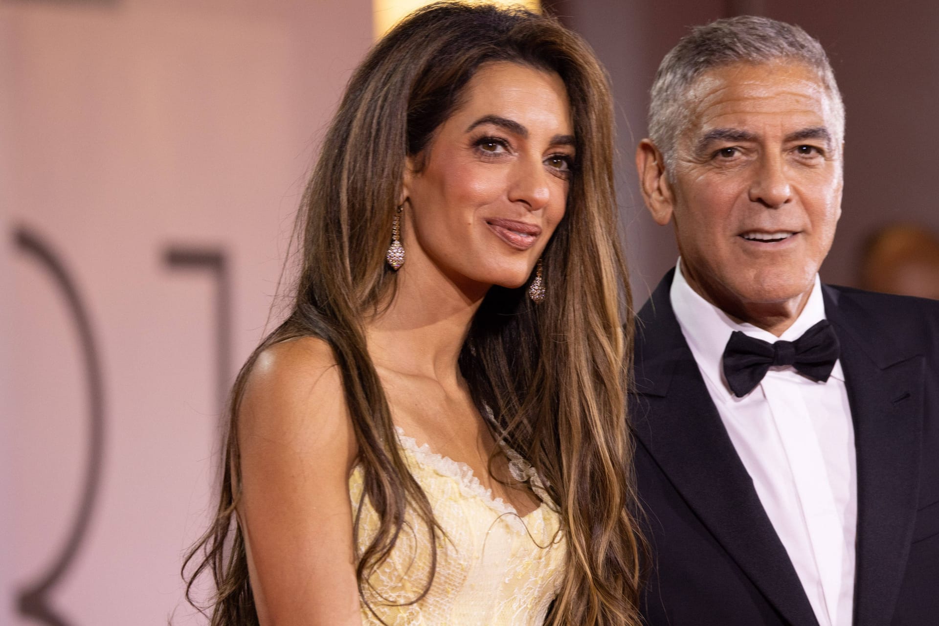 Amal und George Clooney: Sie sind seit zehn Jahren verheiratet.