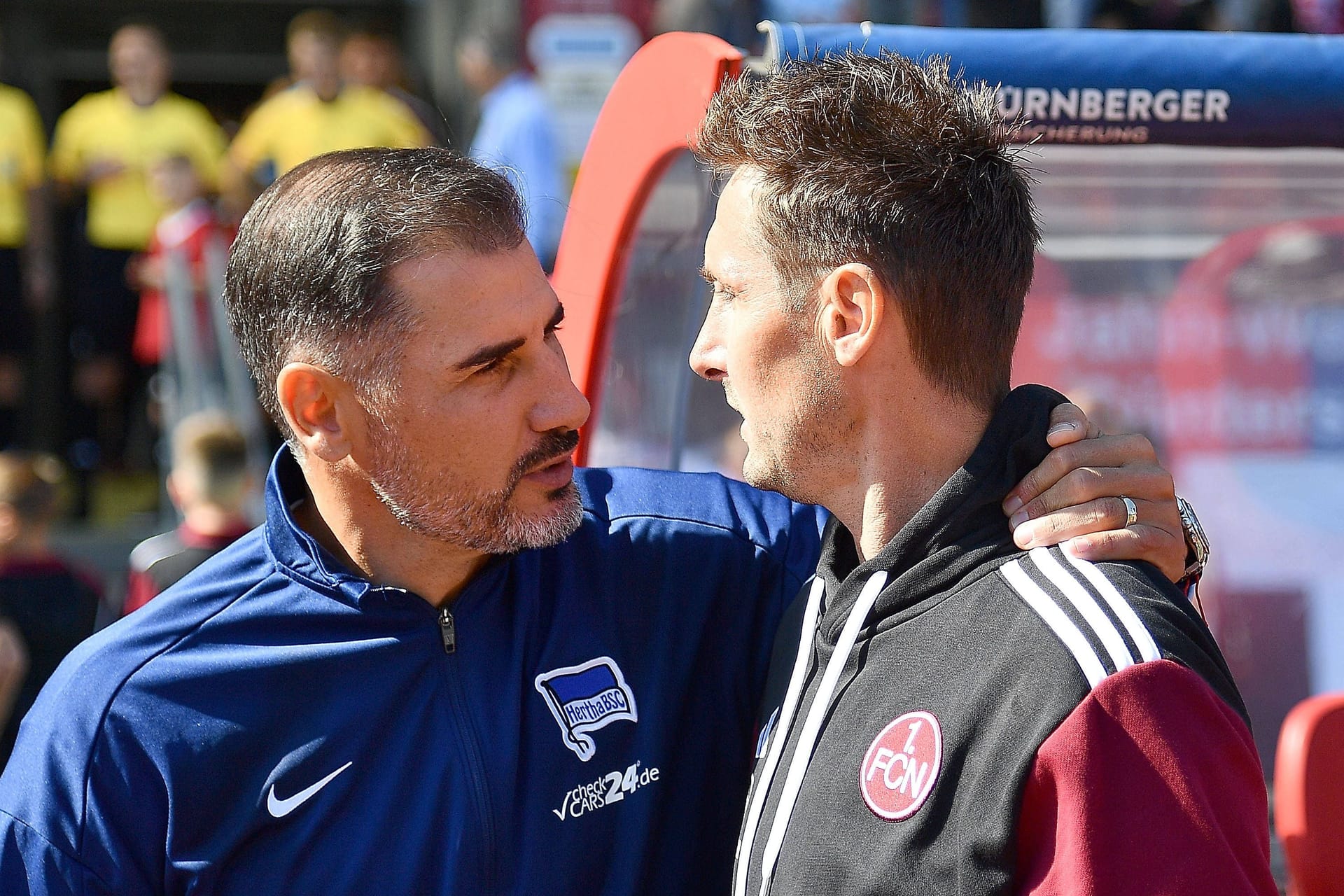 Vorgänger und Nachfolger: Cristian Fiél (l.) im Gespräch mit Miroslav Klose (r.).