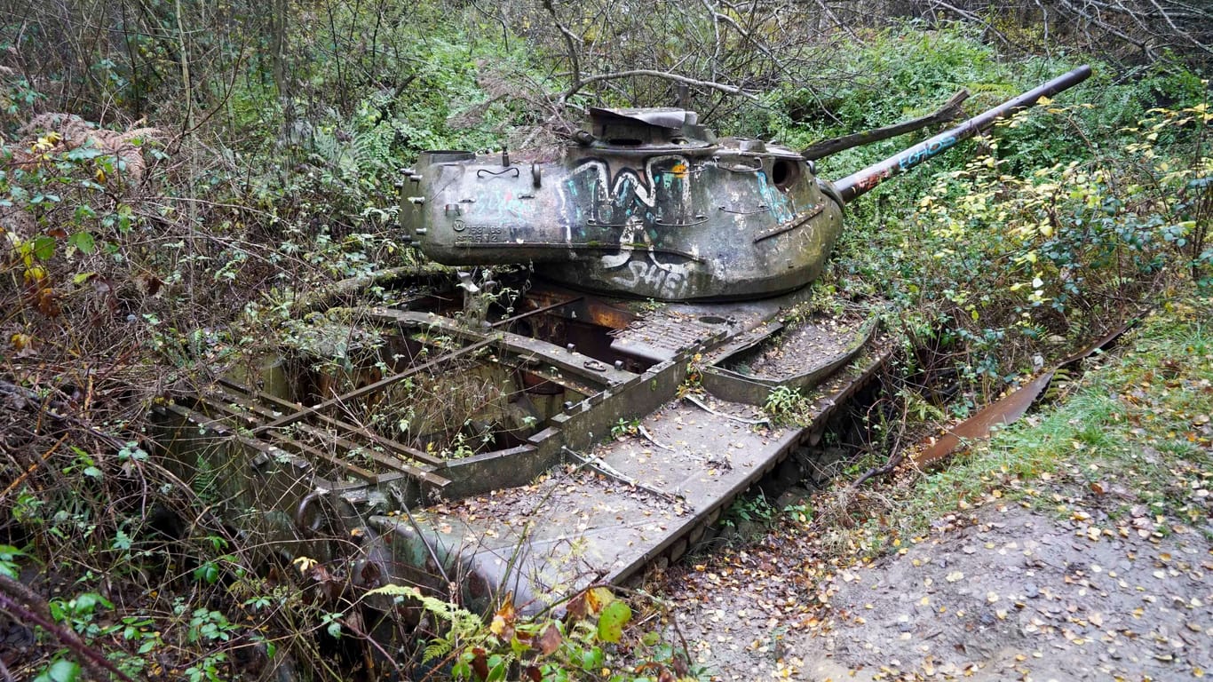 Hürtgenwald: Ein alter Panzer aus dem Zweiten Weltkrieg erinnert an die Schlacht 1944.