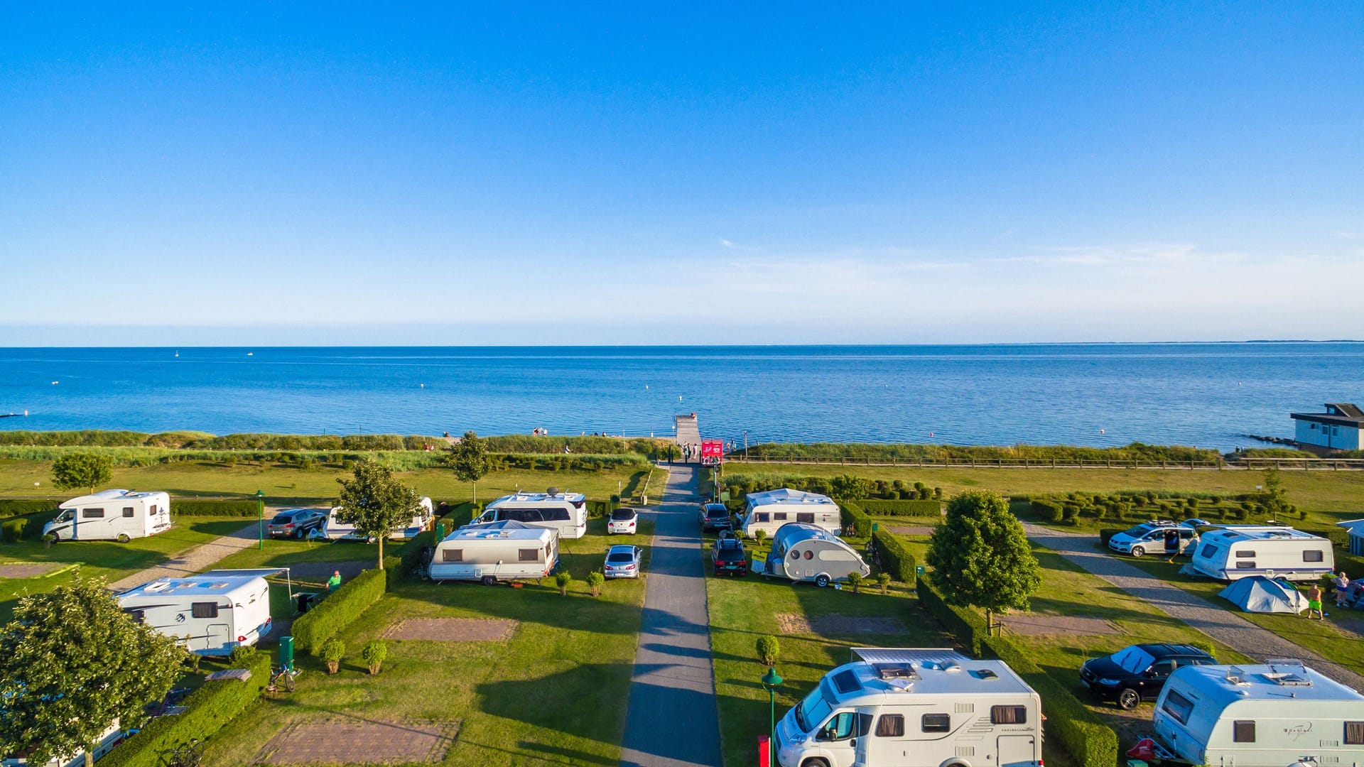 Das Insel-Camp Fehmarn bietet Urlaubern direkten Zugang zum Strand.