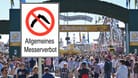 Messerverbot zum Oktoberfest (Montage): An den Bahnhöfen und anderen Gebieten verbietet die Polizei Waffen.