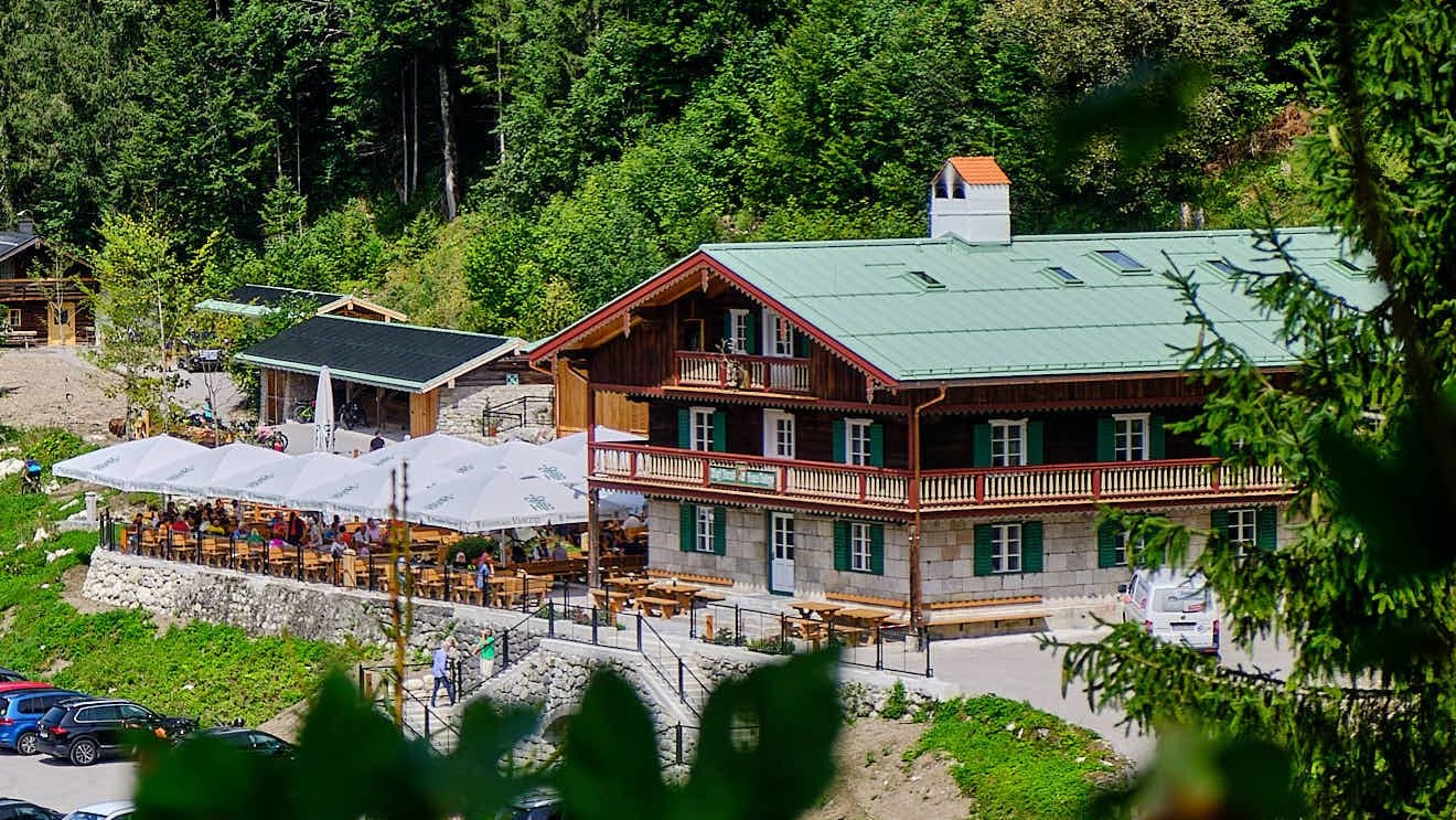 Das Forsthaus Valepp: Das Haus stand jahrelang leer – jetzt ist es wieder geöffnet, unter anderem dank Manuel Neuer.