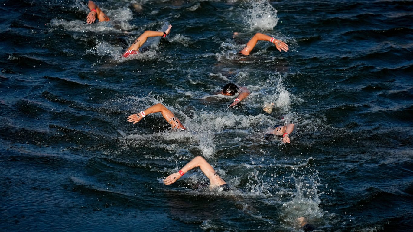 Schwimmer in der Seine: Bei den Paralympics bereitet die Wasserqualität des Flusses wieder Umstände.