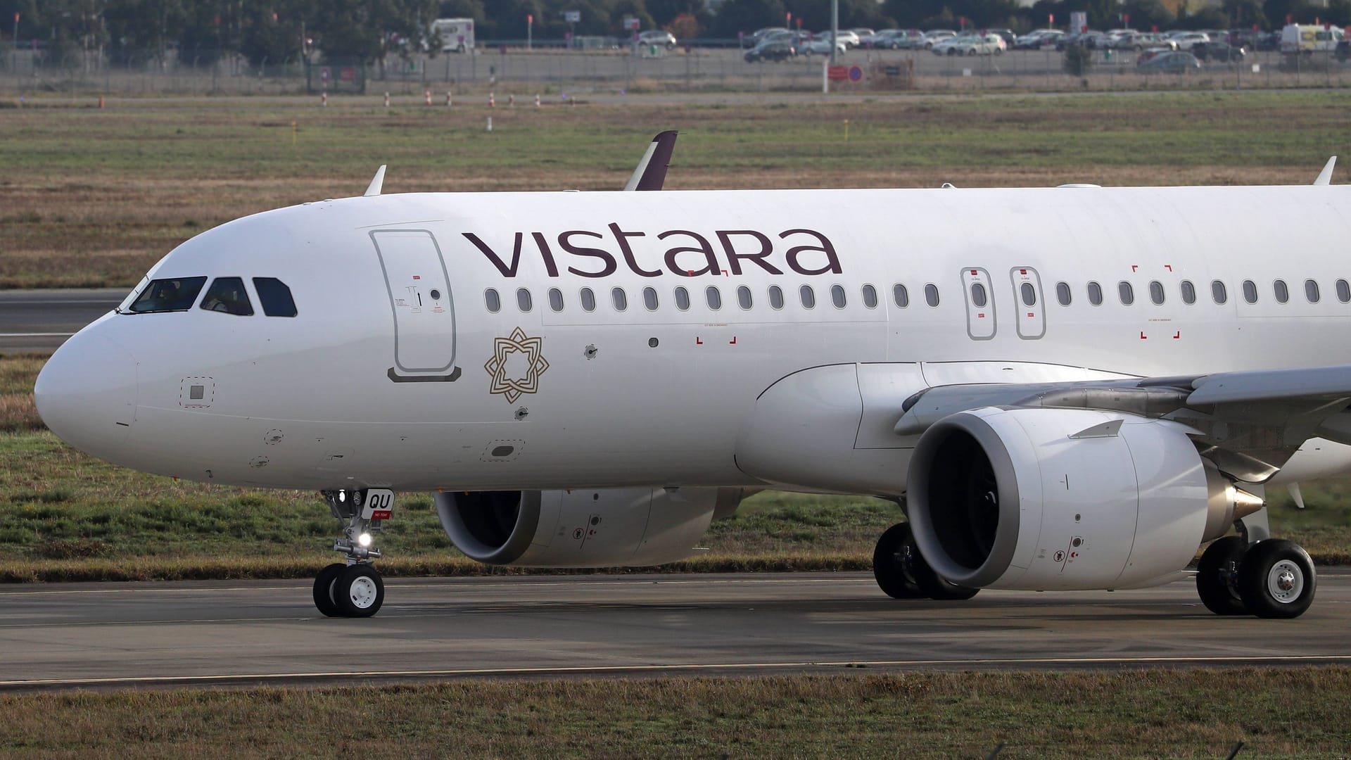 Ein Flugzeug der Airline Vistara (Symbolbild): Wegen einer Bombendrohung musste eine Maschine der Airline notlanden