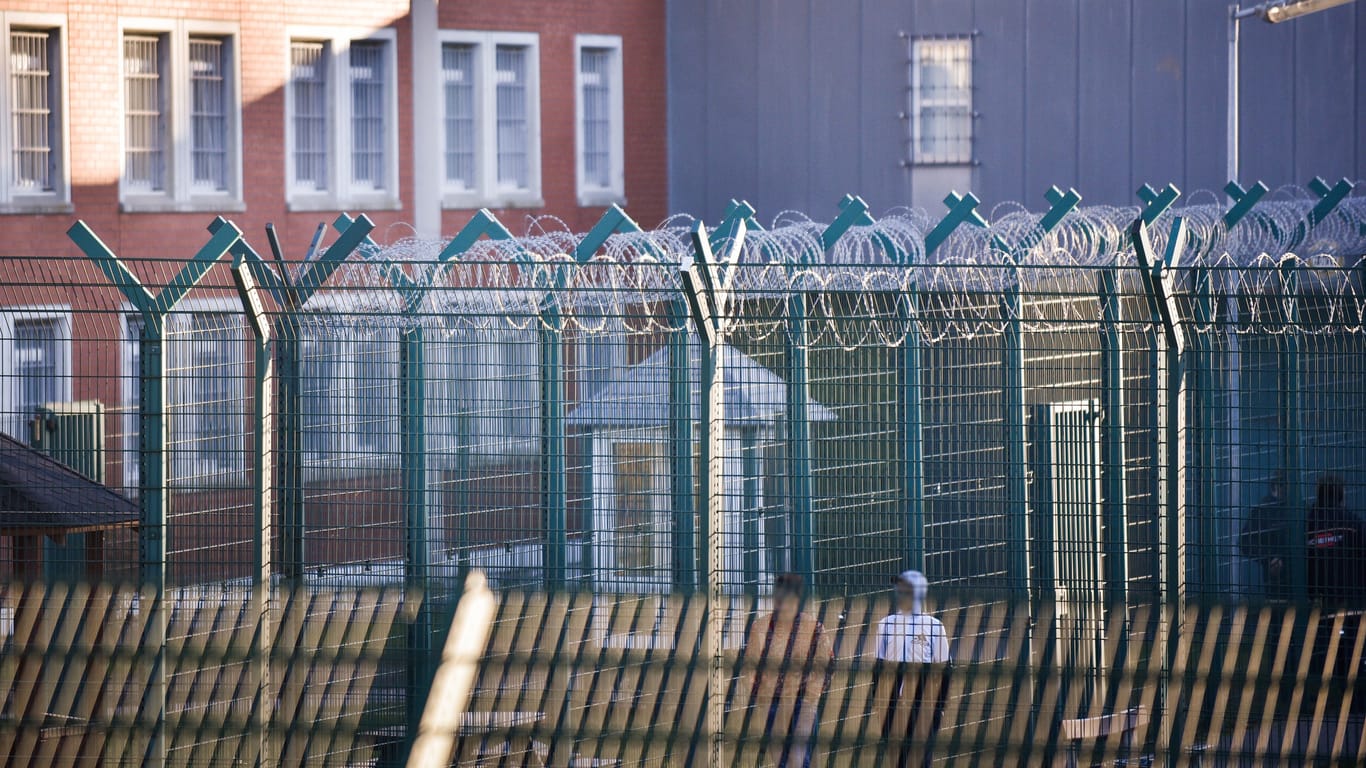 Hinter Stacheldraht: Abschiebehaftanstalt im nordrhein-westfälischen Büren.