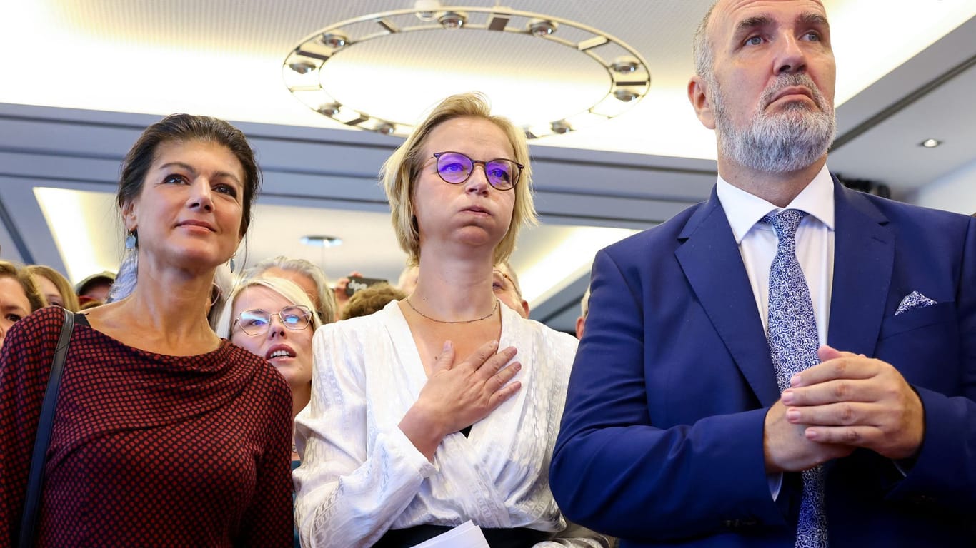 BSW-Politiker Sahra Wagenknecht, Katja Wolf, Steffen Schütz am Wahlabend in Erfurt.