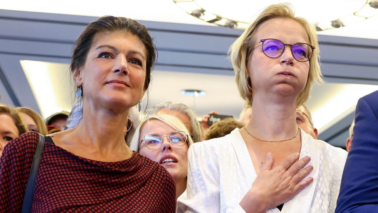 BSW-Politiker Sahra Wagenknecht, Katja Wolf, Steffen Schütz am Wahlabend in Erfurt.