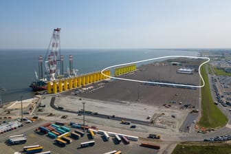 Die Grafik zeigt die geplante Erweiterung des Hafens in Cuxhaven. Bis 2028 soll alles fertiggestellt sein.