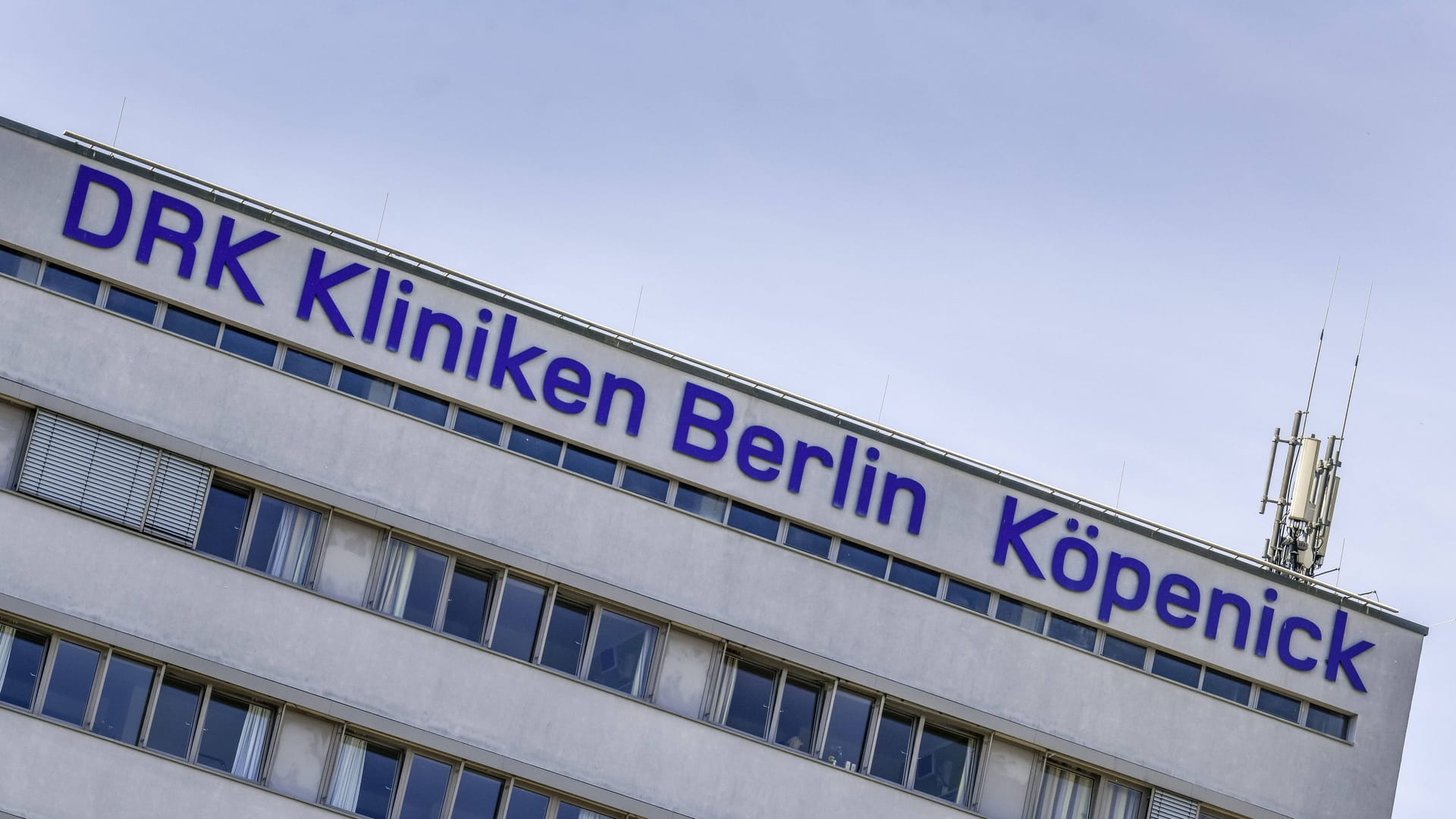 DRK Kliniken Berlin (Archivbild): Bei einem möglichen Angriff sollen die Mitarbeiter gut vorbereitet sein.