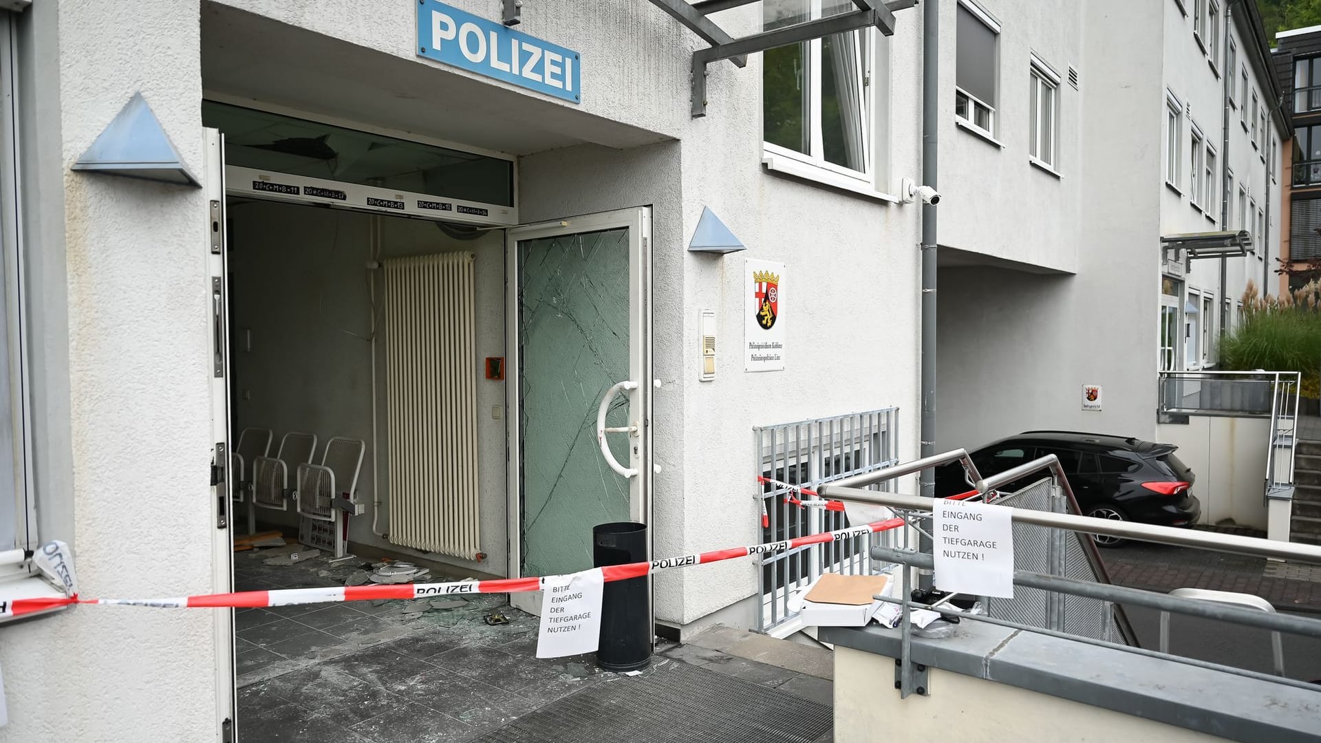 Macheten-Angriff auf Polizeiinspektion in Linz am Rhein