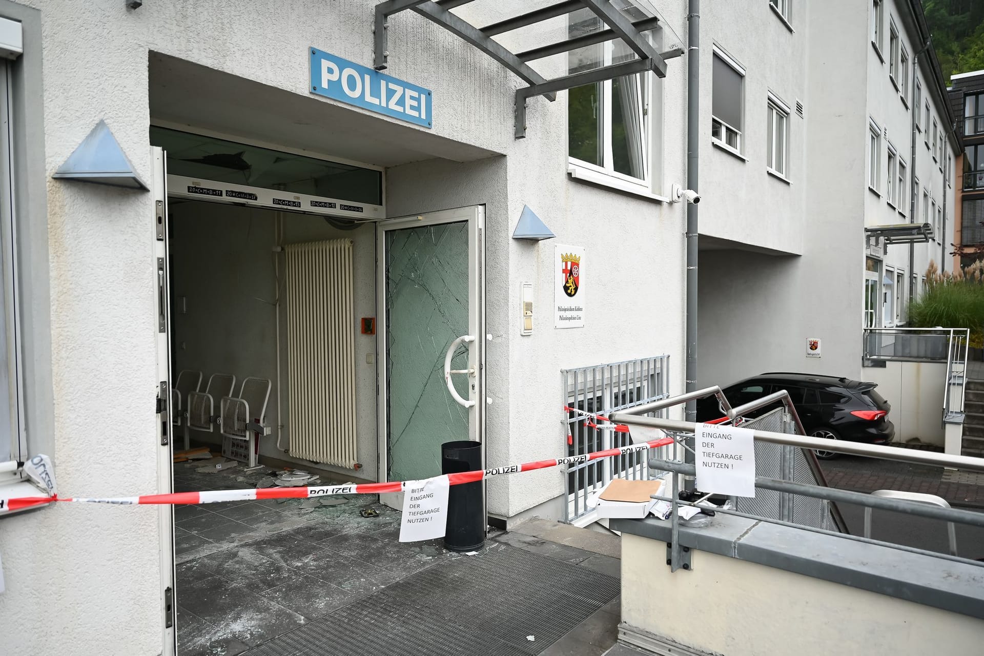 Macheten-Angriff auf Polizeiinspektion in Linz am Rhein