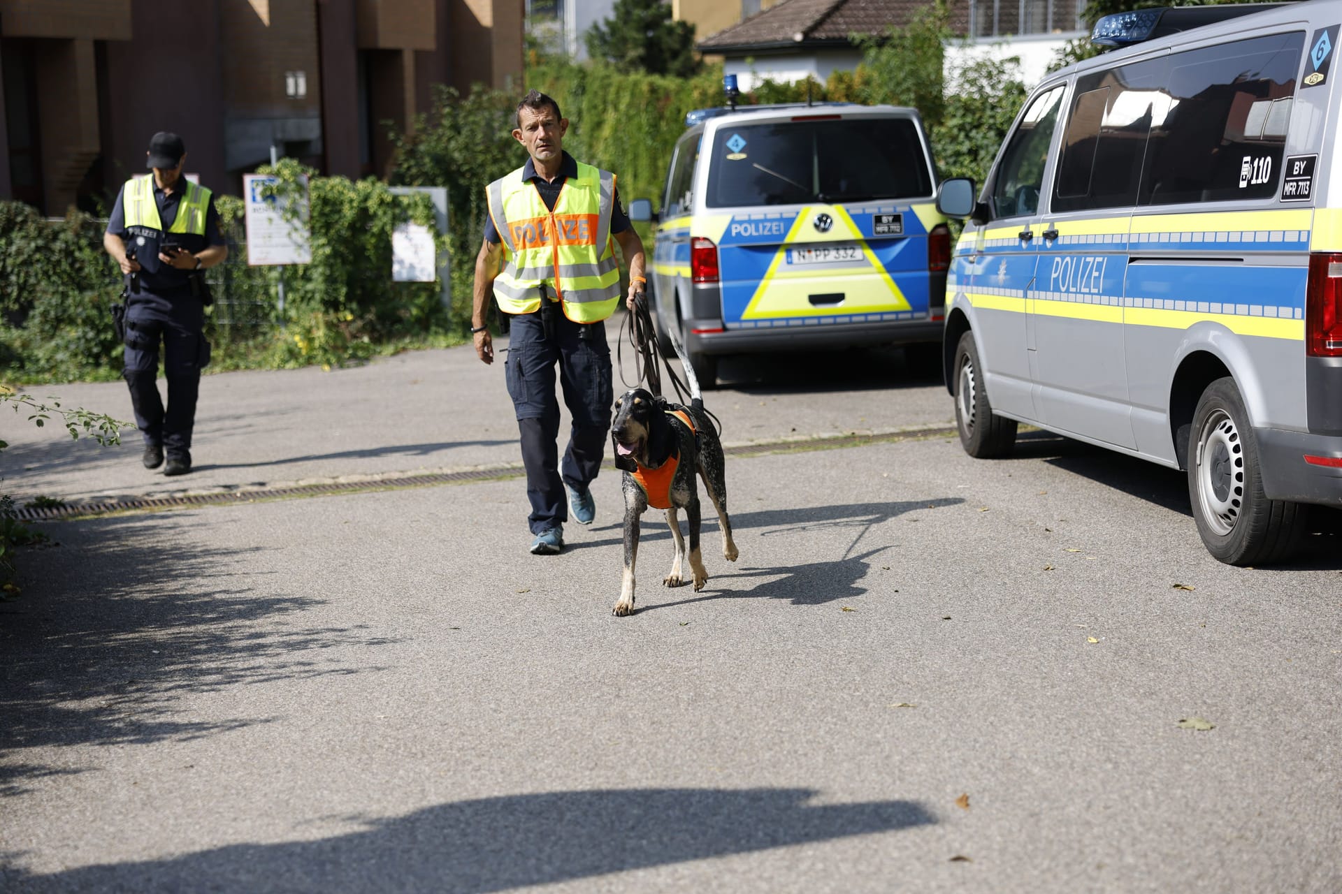 Die Polizei ist mit vielen Kräften rund um die Technische Hochschule im Einsatz: Auch Personensuchende sind eingebunden.