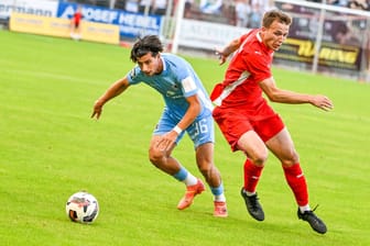 Harter Kampf: Zuletzt mussten die "Löwen" um Tunay Deniz (l.) im Achtelfinale gegen Fünftligist FC Memmingen lange zittern.