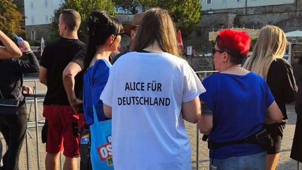 "Alice für Deutschland": Junge Besucherin in Erfurt.