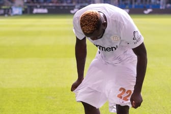 Kurioser Jubel: Leverkusens Boniface nach seinem Treffer zum 2:0 in Hoffenheim.