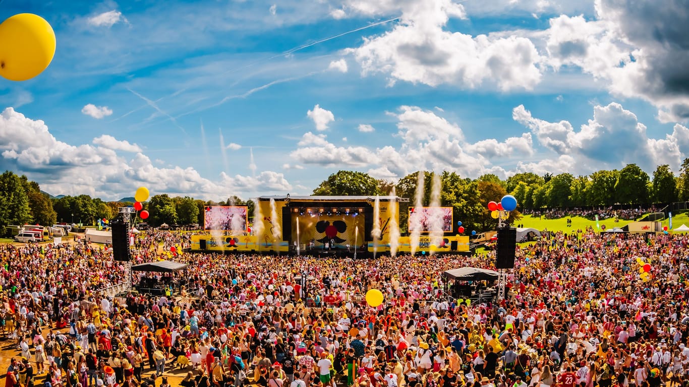 Tausende Jecken feiern im Jugendpark (Archivbild): In diesem Jahr findet das Festival am 7. September statt.