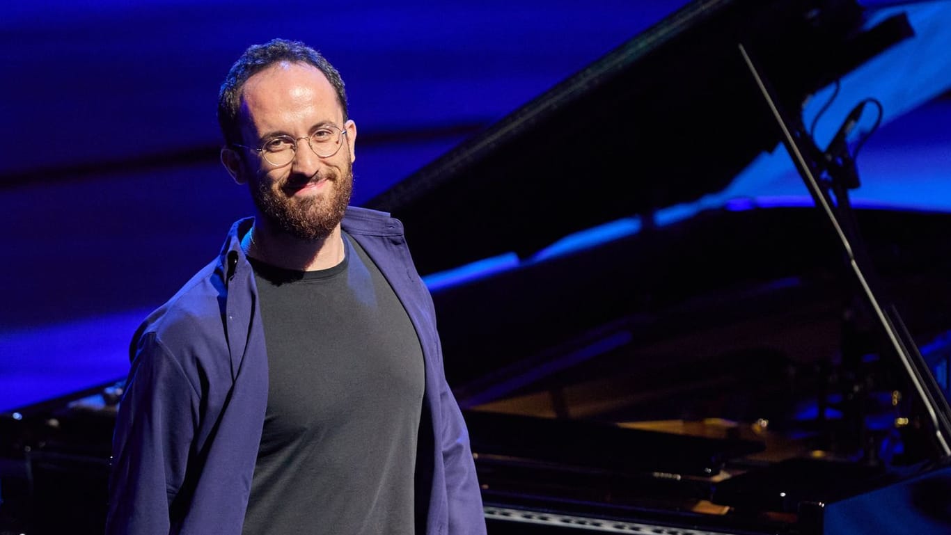 Igor Levit auf der Bühne im Großen Saal der Elbphilharmonie: Zahlreiche Prominente setzten gegen den erstarkenden Antisemitismus in Deutschland ein Zeichen.