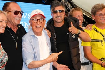 Otto und "Chico" (Mitte) beim Sommerfest der Walentowski-Galerien: Den bunten Abend verließ er mit einem 40.000-Euro-Bild.