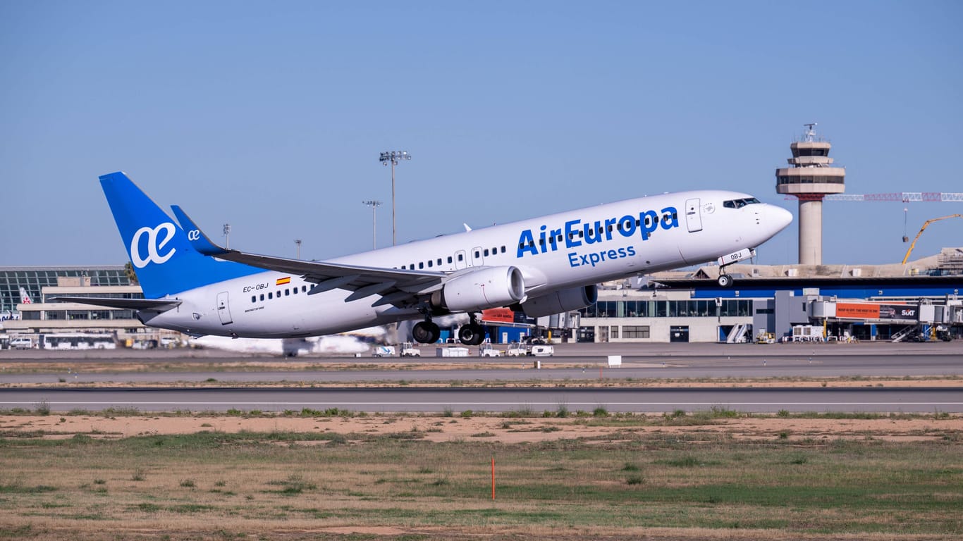 Jahrelang das Objekt von Michèles Begierde (Symbolfoto): Eine 737-800 beim Start.