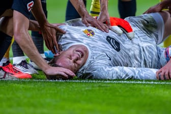 Marc-André ter Stegen am Boden: Der deutsche Nationaltorhüter hat sich die Patellasehne im Knie gerissen.