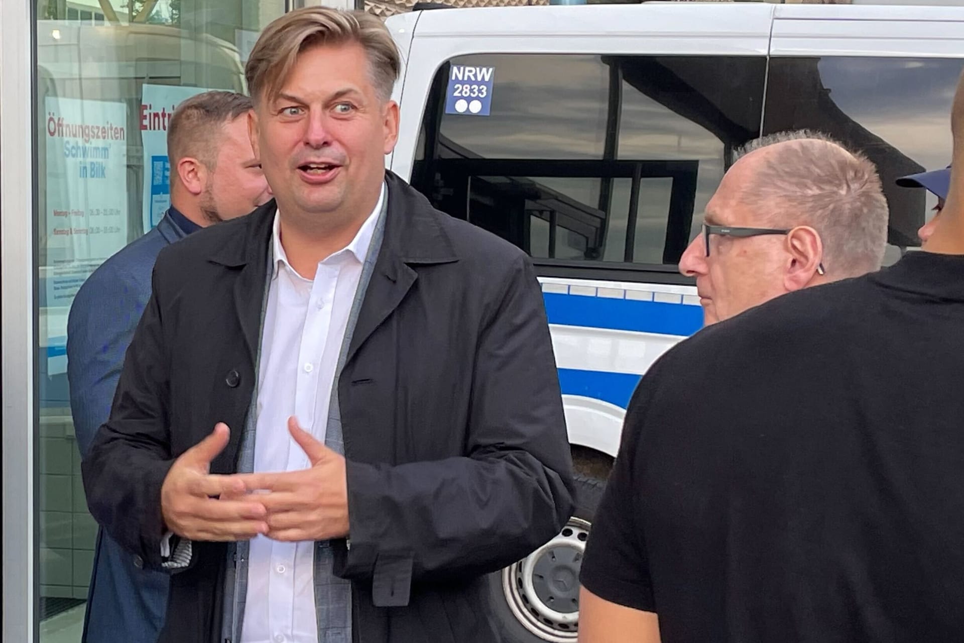 AfD-Politiker Maximilian Krah in Düsseldorf: Nicht alle freuten sich über seinen Besuch.