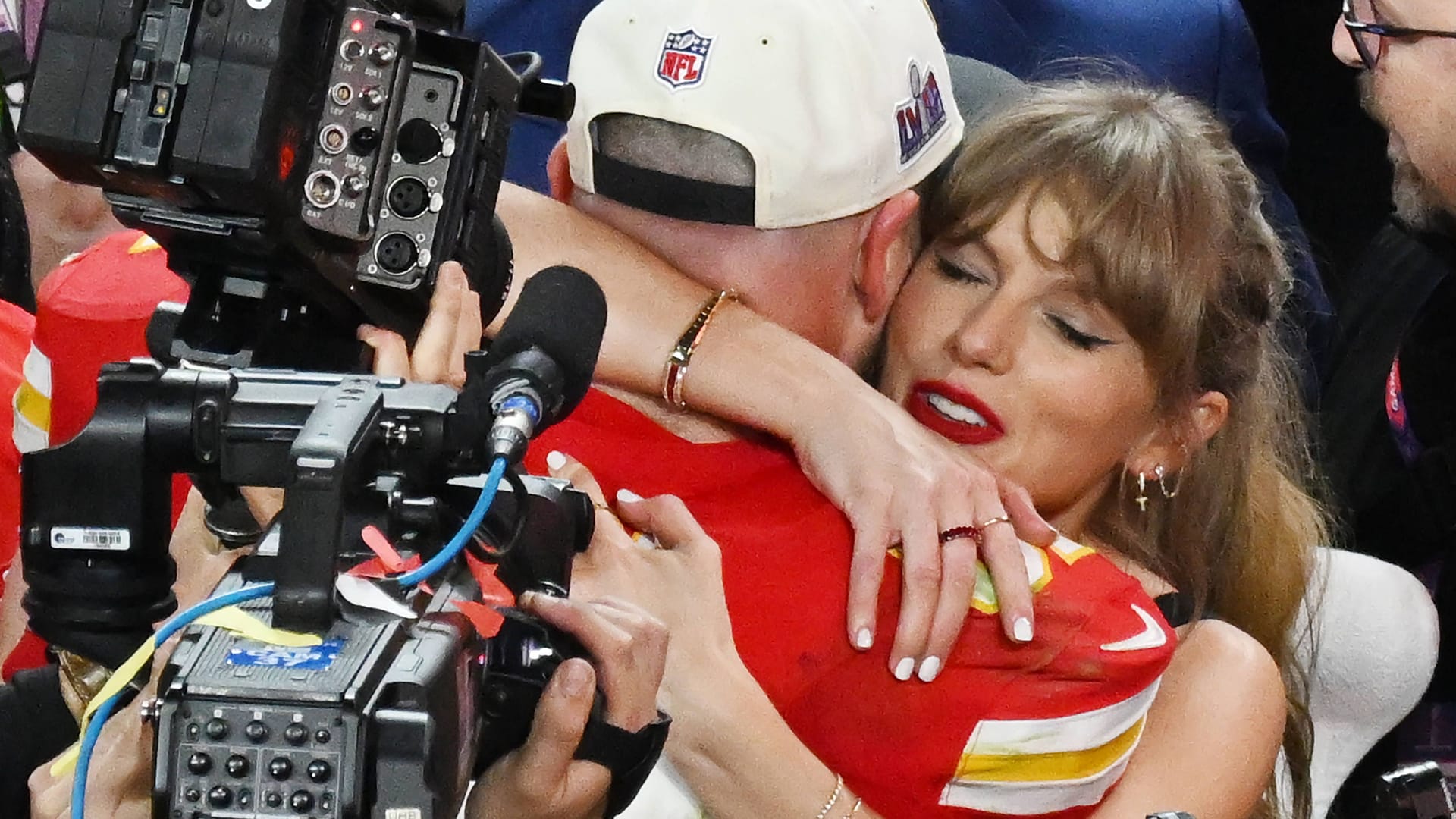 Travis Kelce und Taylor Swift: Das Paar sah sich zuletzt mit wilden Gerüchten konfrontiert.