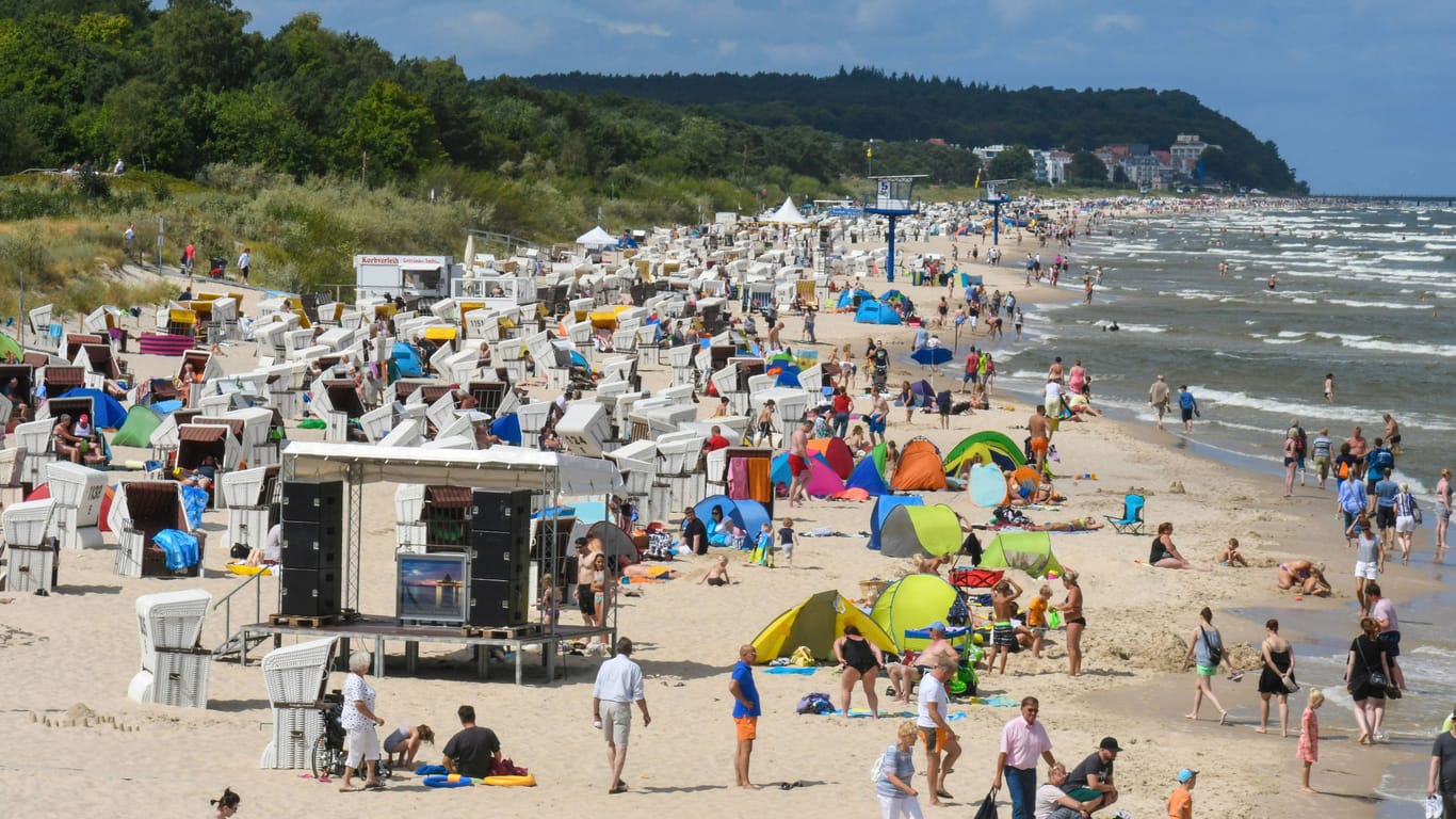 Heringsdorf an der Ostsee (Archivbild): Hier wurde der leblose Mann im Wasser gefunden.