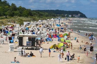 Heringsdorf an der Ostsee (Archivbild): Hier wurde der leblose Mann im Wasser gefunden.