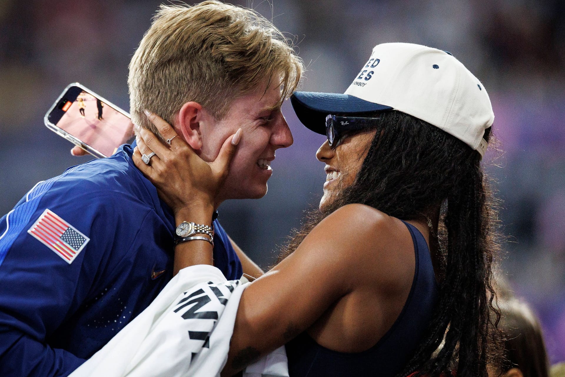 Hunter Woodhall (l.) mit seiner Ehefrau Tara Davis-Woodhall: Beide feierten in Paris den wohl bisher größten Erfolg ihrer Karriere.