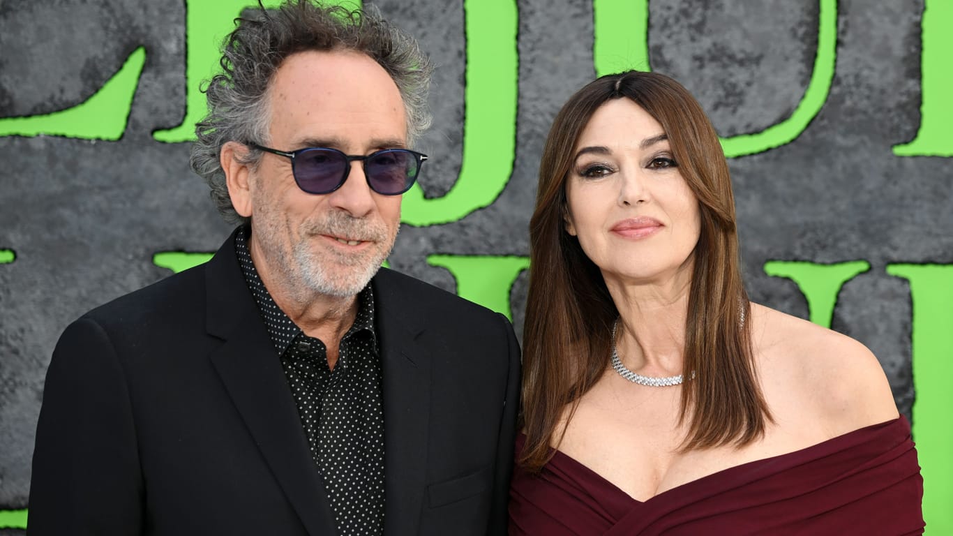 Tim Burton und Monica Bellucci im August 2024 in London