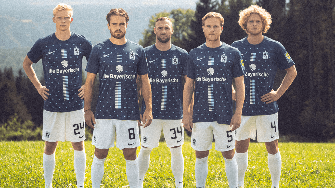 Präsentieren das neue Wiesn-Trikot: (v.l.) Raphael Schifferl, David Philipp, Patrick Hobsch, Thore Jacobsen und Kapitän Jesper Verlaat.