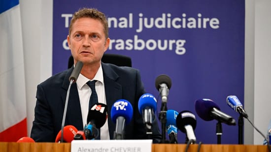 The acting prosecutor at the Court of First Instance in Strasbourg, Alexandre Chevrier, speaks at a press conference about the missing 15-year-old Lina. (Source: Jean-Christophe Verhaegen/AFP/dpa)