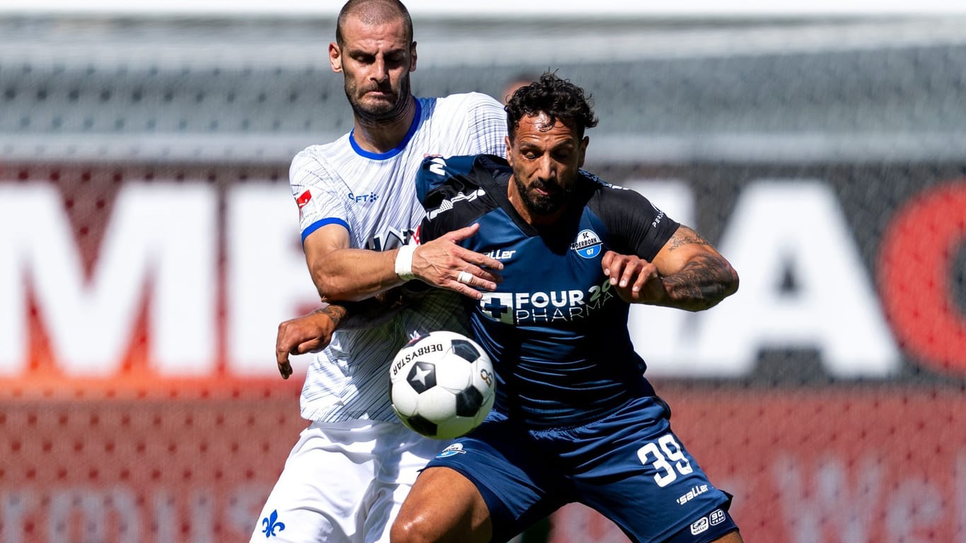 SC Paderborn-Stürmer Adriano Grimaldi (r)