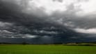 Gewitterwolken im Anmarsch (Symbolfoto): In Franken wird ein tristes Wochenende erwartet.