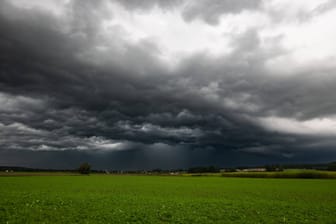 Gewitterwolken im Anmarsch (Symbolfoto): In Franken wird ein tristes Wochenende erwartet.